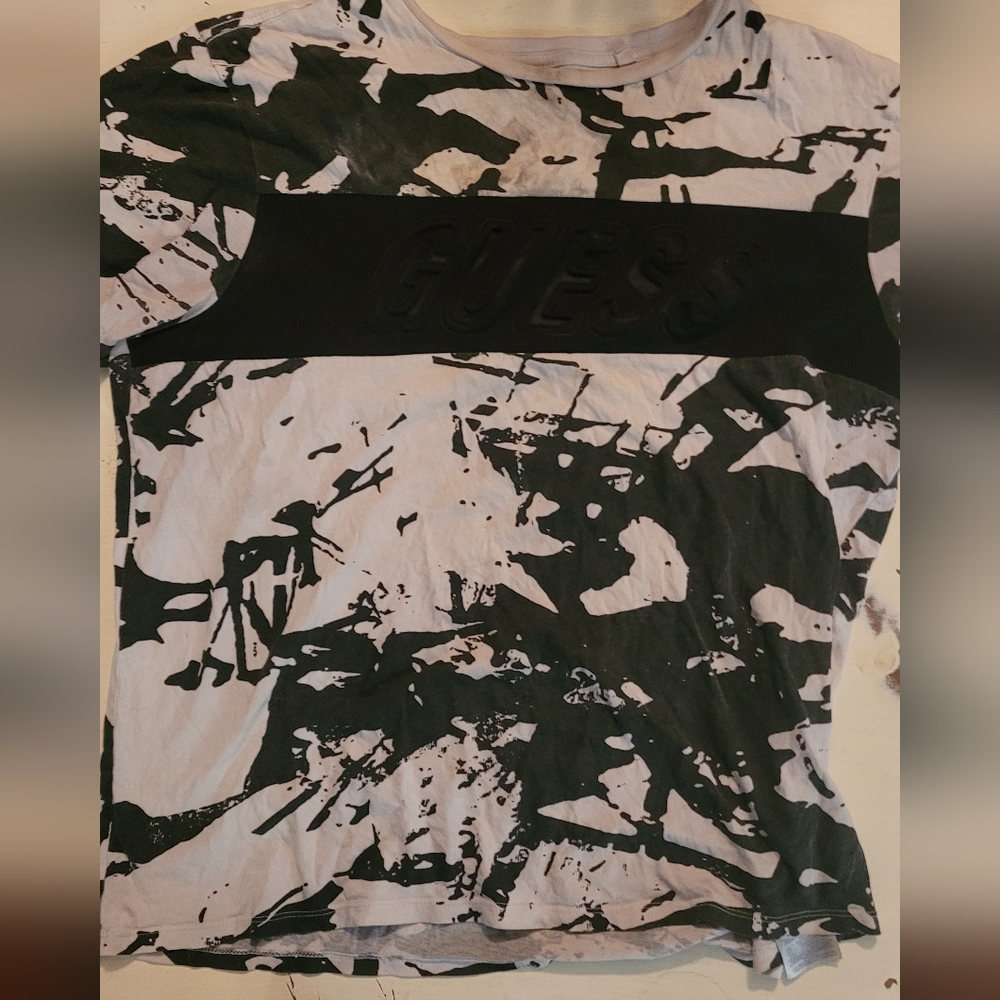 Guess black and white T-shirt. Size L